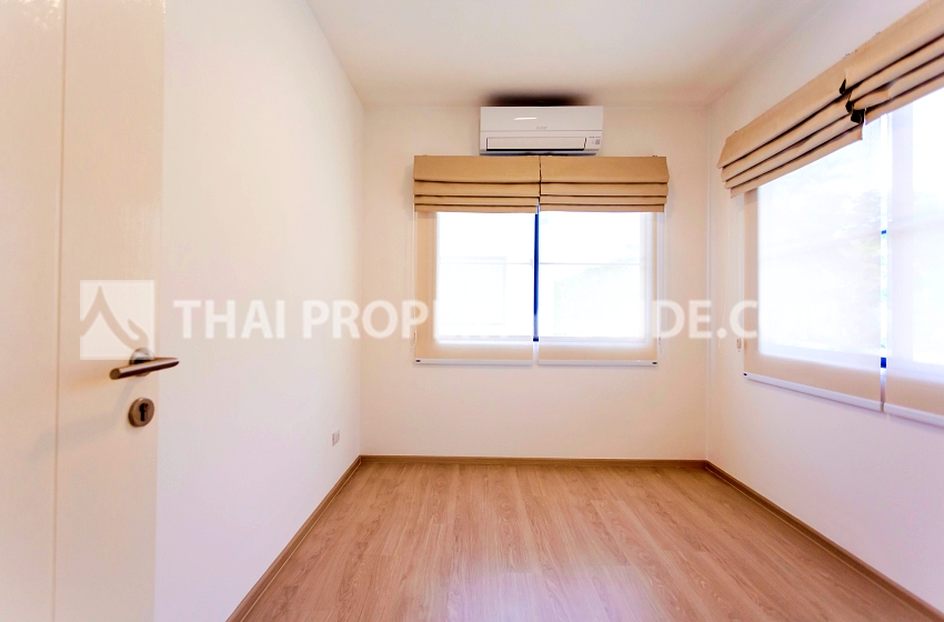 Townhouse in Bangnatrad 